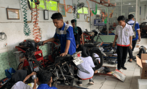 PLN dan Kementerian ESDM Selenggarakan Pelatihan Konversi Sepeda Motor Listrik di SMK