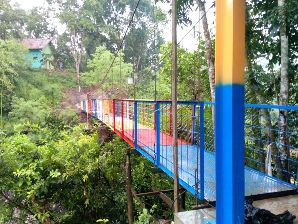 Telkom Bangun Ulang Jembatan Gantung di Desa Cimahpar untuk Tingkatkan Akses dan Kesejahteraan