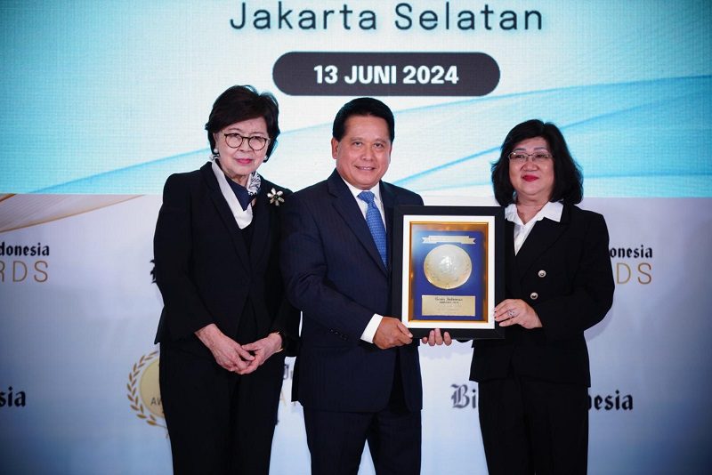 Hery Gunardi Dinobatkan sebagai CEO of The Year dan BSI Raih Penghargaan Bank Syariah Terbaik
