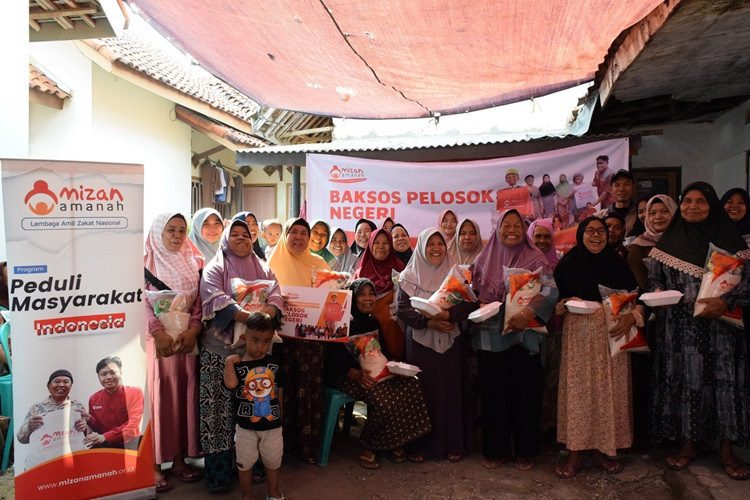 Mizan Amanah Bagikan Sembako dan Makanan Gratis di Majalengka