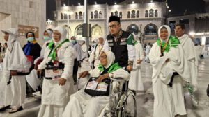 Bantu Jemaah Terpisah Rombongan di Masjidil Haram: Langkah-langkah yang Dapat Dilakukan