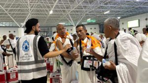 Sambutan Hangat untuk Jemaah Haji Indonesia di Jeddah dengan Air Zamzam Gratis