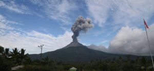 Gunungapi Lewotobi Laki-laki Erupsi Lima Kali Hingga Sore Ini