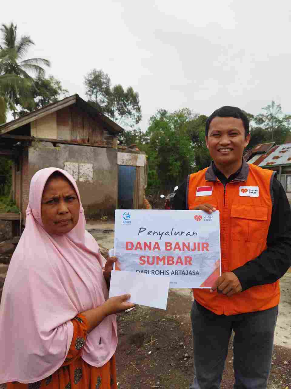 Rumah Zakat dan Rohis Artajasa Salurkan Bantuan Banjir di Tanah Datar, Sumatera Barat