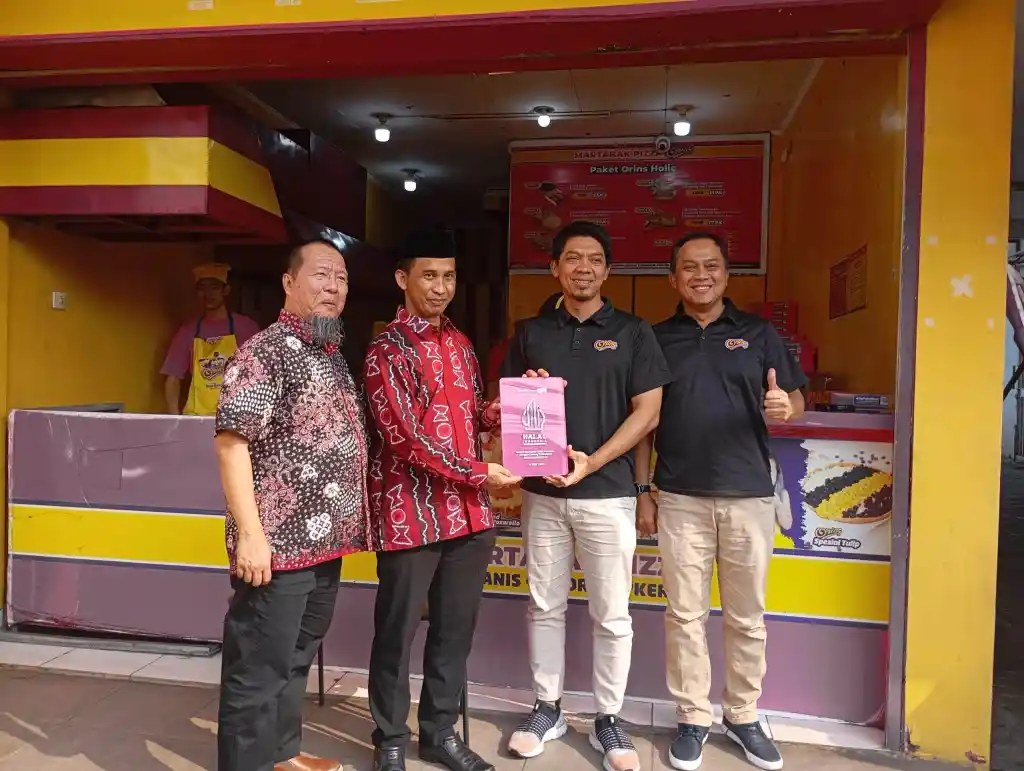 Nikmati Martabak Pizza Orins dengan Tenang, Kini Bersertifikat Halal