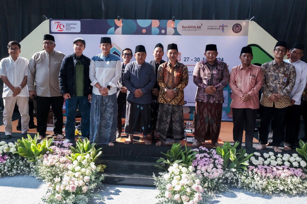 Menparekraf Sandiaga Uno Berikan Kiat Sukses bagi Santri di Era Digital