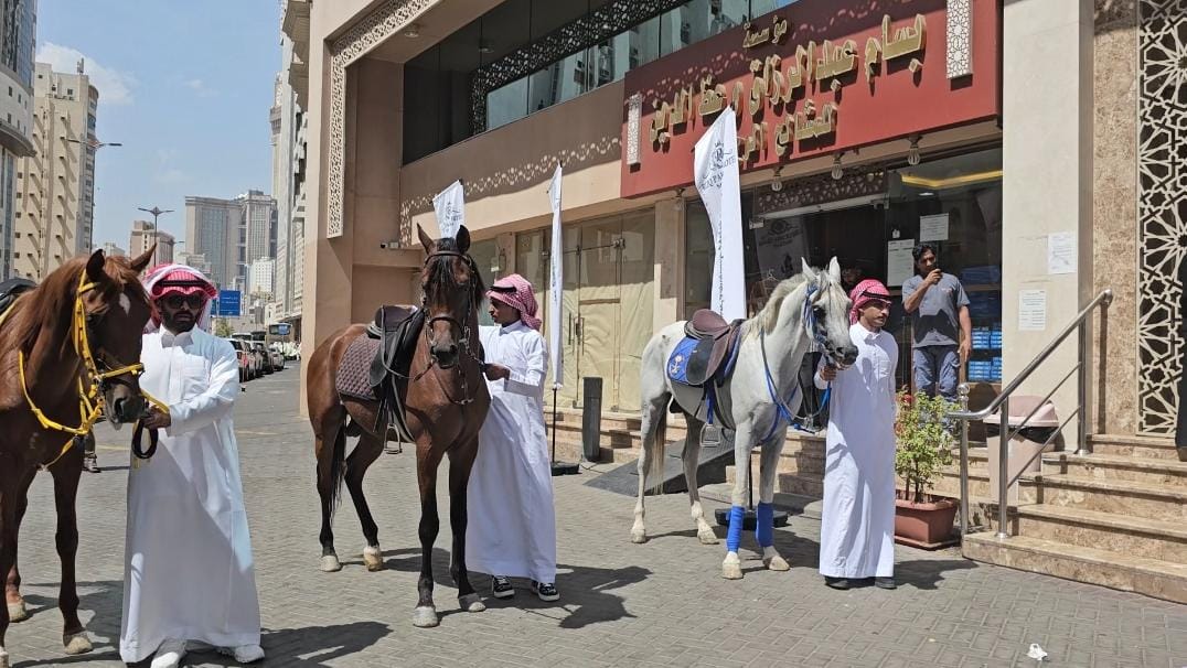 Tarian Ardah dan Shalawat Badar Sambut Kepulangan Jamaah Haji Indonesia di Makkah