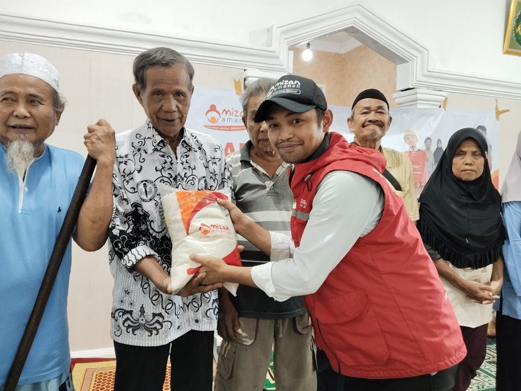 Mizan Amanah Salurkan Bantuan Sembako untuk Ratusan Warga Kp. Ciherang, Bogor