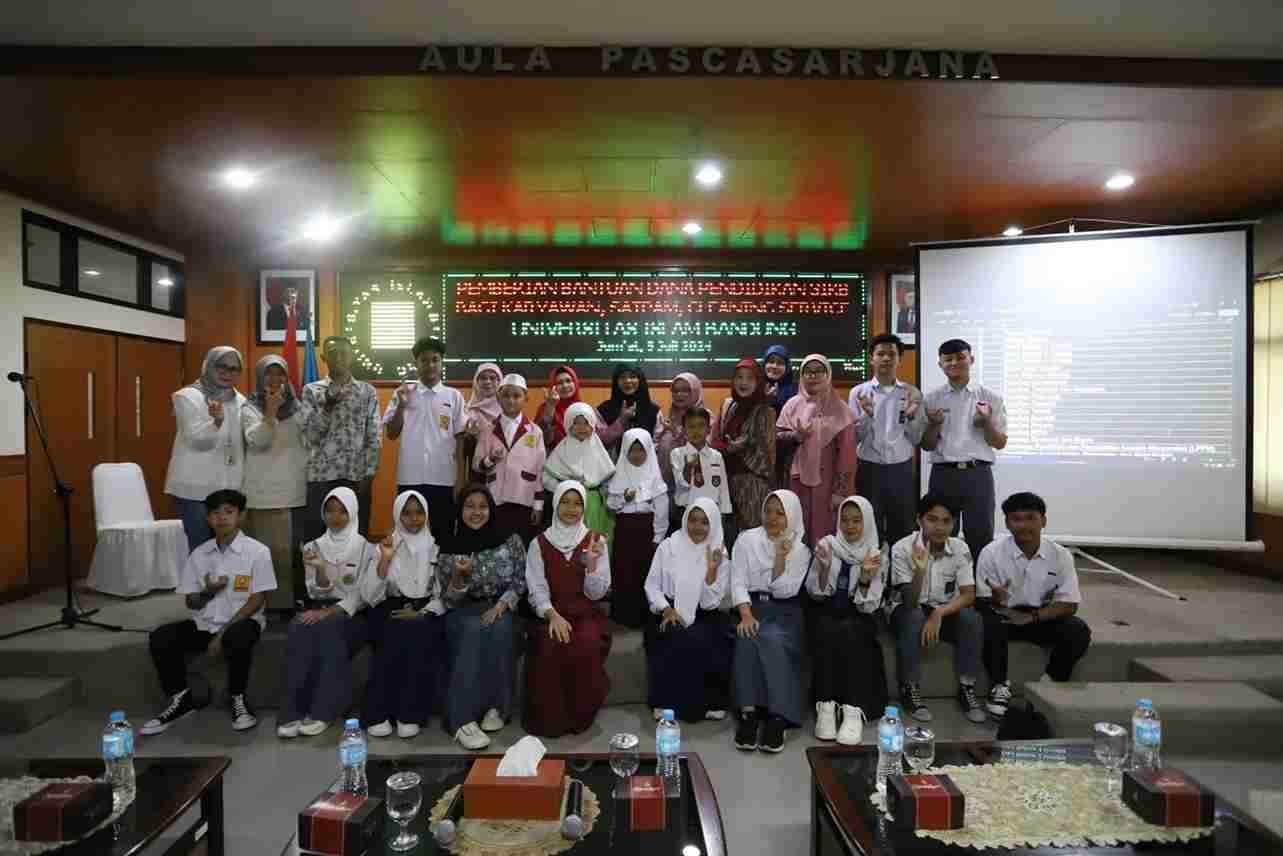 3iKB Unisba Serahkan Bantuan Dana Pendidikan kepada 120 Anak Karyawan