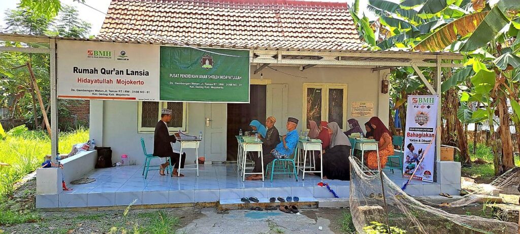 Laznas BMH Buka Rumah Qur’an bagi Lansia di Jawa Timur