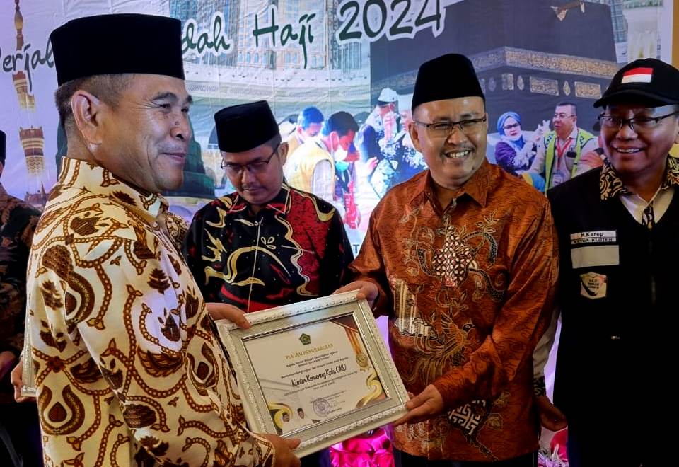 Kemenag OKU Terima Penghargaan Atas Dukungan Luar Biasa