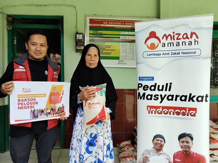 Laznas Mizan Amanah Salurkan Beras dan Santunan di Banjarnegara