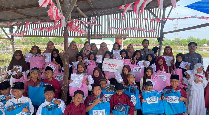 BMH Sumut Bantu Hijab dan Seragam, Santri Qur'an Semakin Semangat