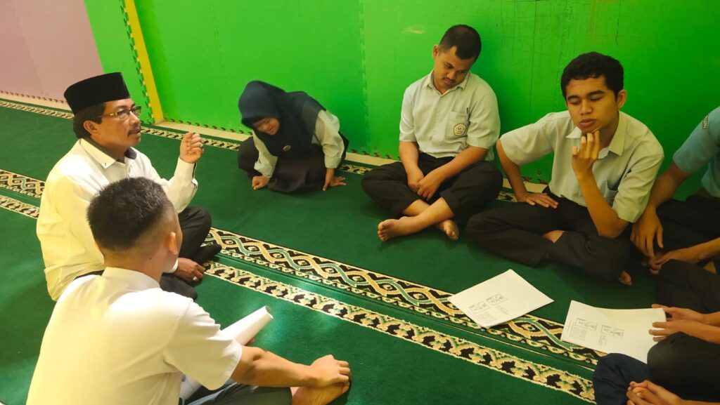Kisah Inspiratif Rusman Edi, Penyuluh Agama dari Bukittinggi yang Bantu ABK Belajar Al-Qur'an