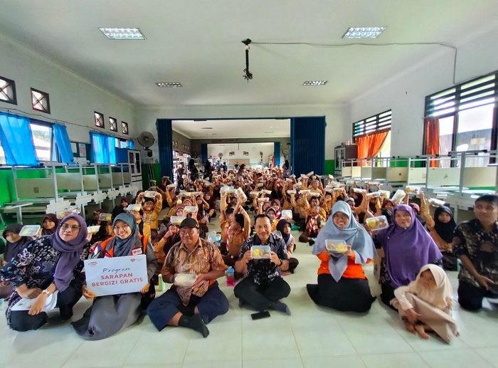Rumah Zakat Salurkan 1.700 Paket Sarapan Bergizi di 8 Provinsi untuk Kesehatan dan Pendidikan