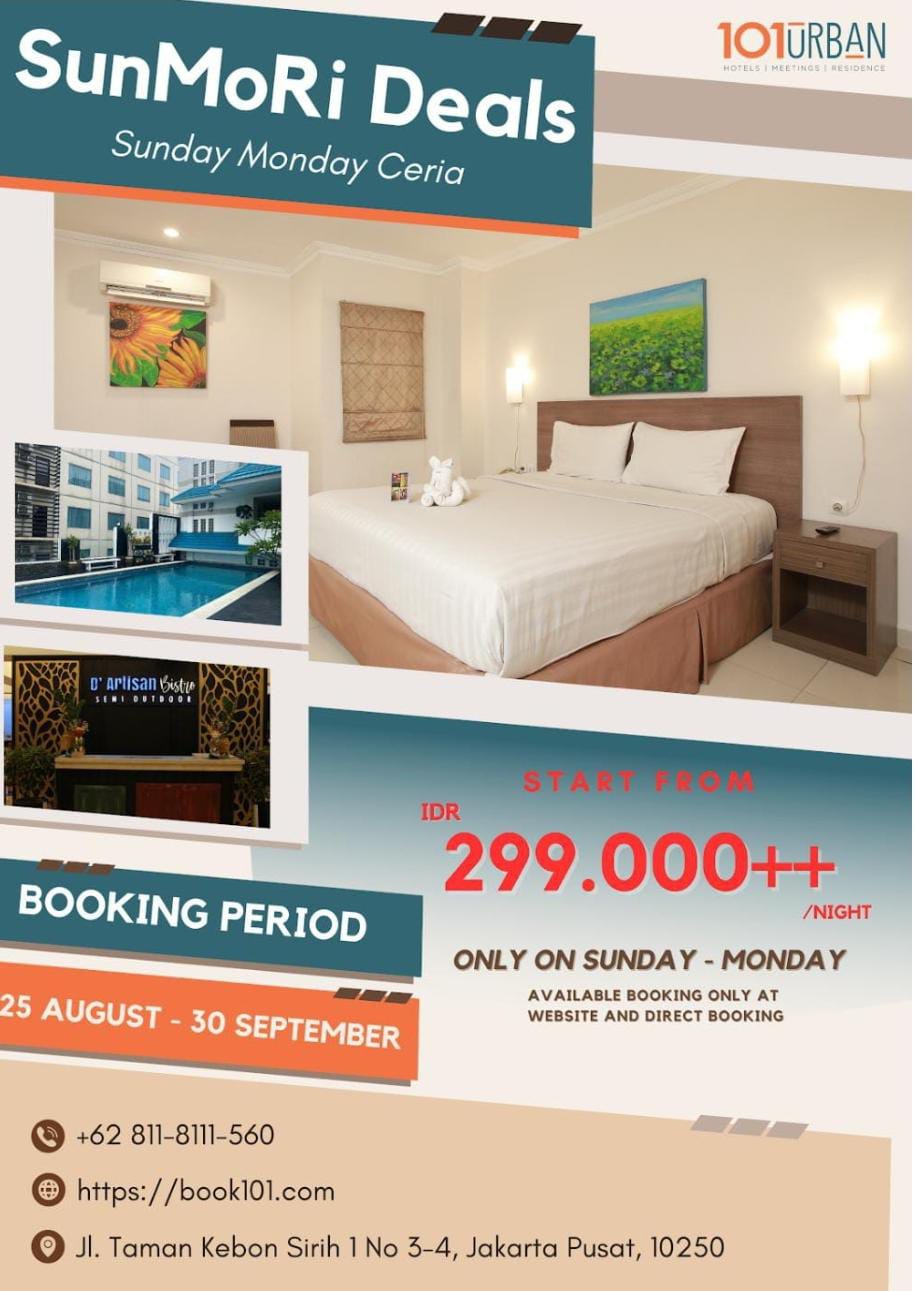 Rinaldy Manoppo, Front Office Manager, bersama dengan Agus Krismardiyanto, Manager 1O1 Urban Thamrin, memperkenalkan program "Sunmori" atau Sunday Monday Ceria