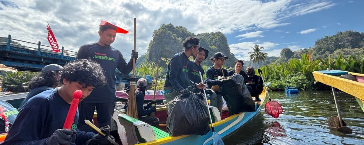 Telkomsel Gelar Aksi Bersih dan Pelatihan Bencana di Maros