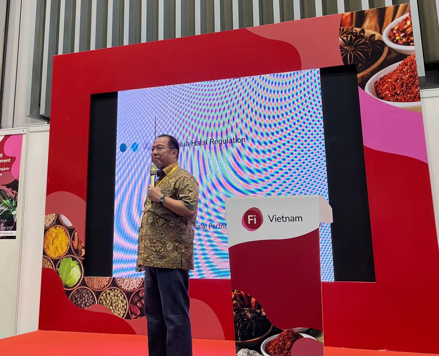 LPPOM Sosialisasikan Aturan Sertifikasi Halal Indonesia kepada Pelaku Usaha di Saigon