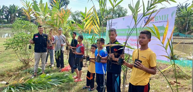 Santri Hijaukan Pesantren, Wujudkan Masa Depan Bumi yang Lestari