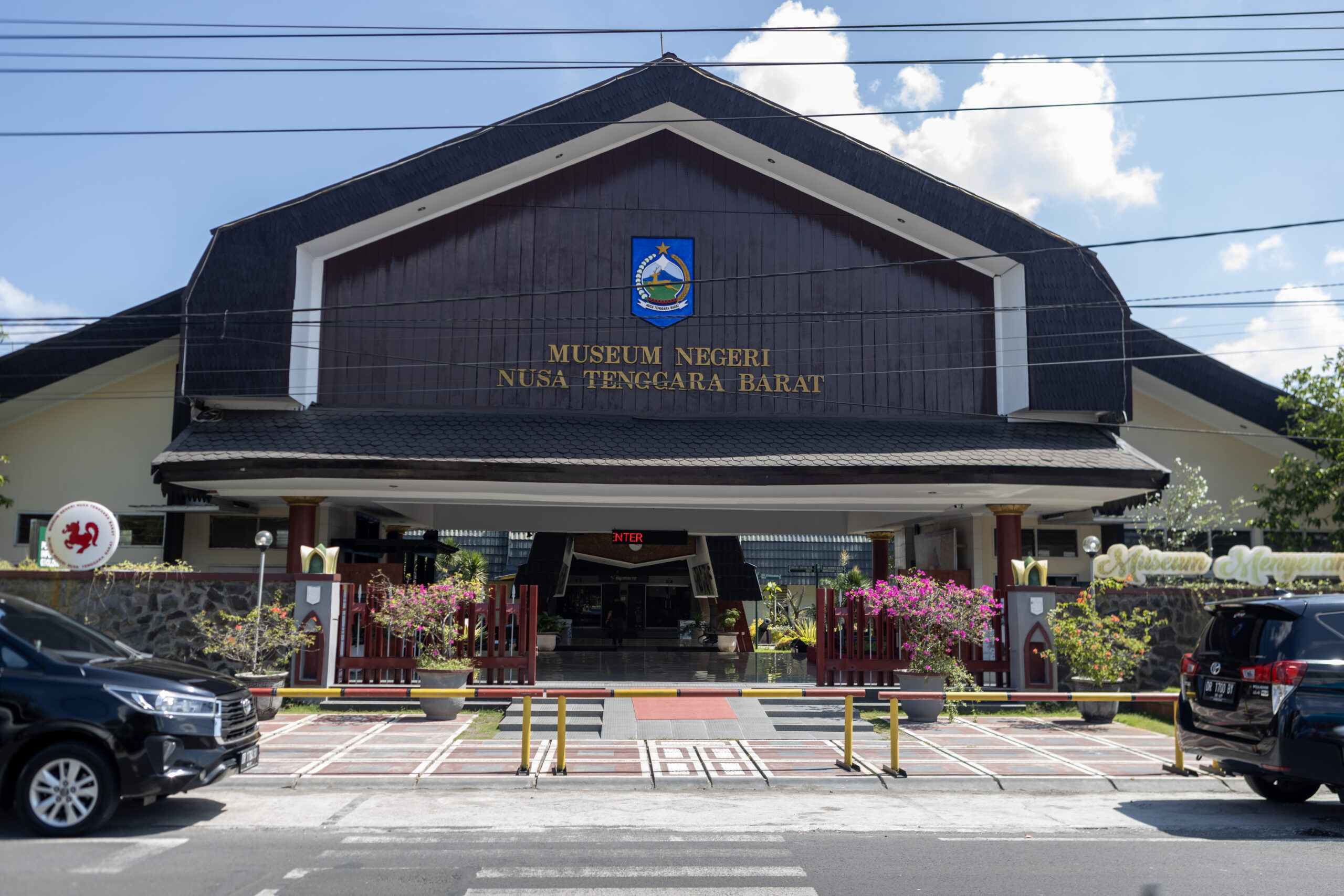 Menyingkap Sejarah Kelam di Balik Keindahan Lombok: Babad Lombok dan Gunung Samalas