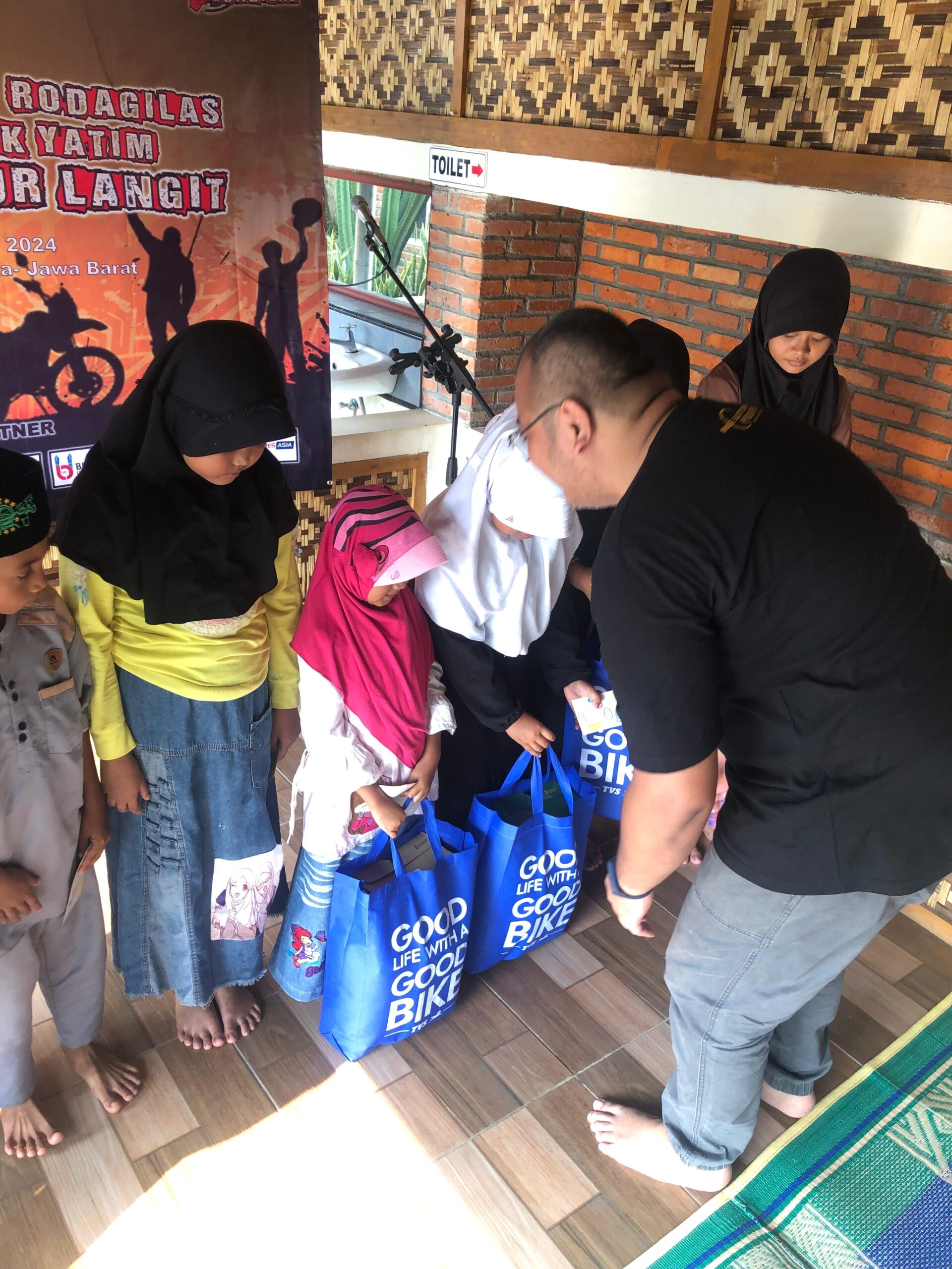 Rodagilas ‘Touring Jalur Langit” Berbagi Santunan Anak Yatim di Villa Pondok Evita Purwakarta