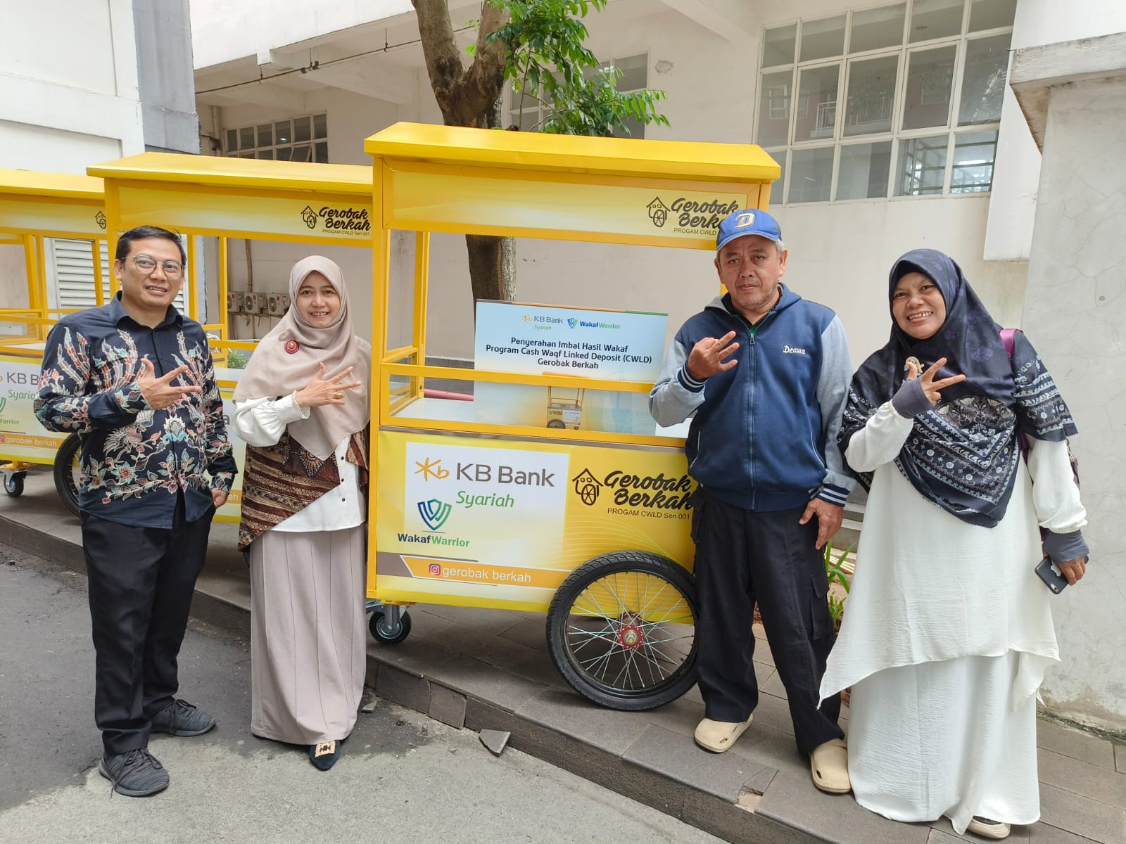 Salurkan Gerobak Usaha untuk UMKM dari Hasil CWLD, Wakaf Warrior Perkuat Ekosistem Wakaf