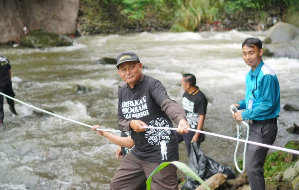 Taman Safari Indonesia: Aksi Nyata Peduli Gerakan Kali Bersih di Enchanting Valley Bogor