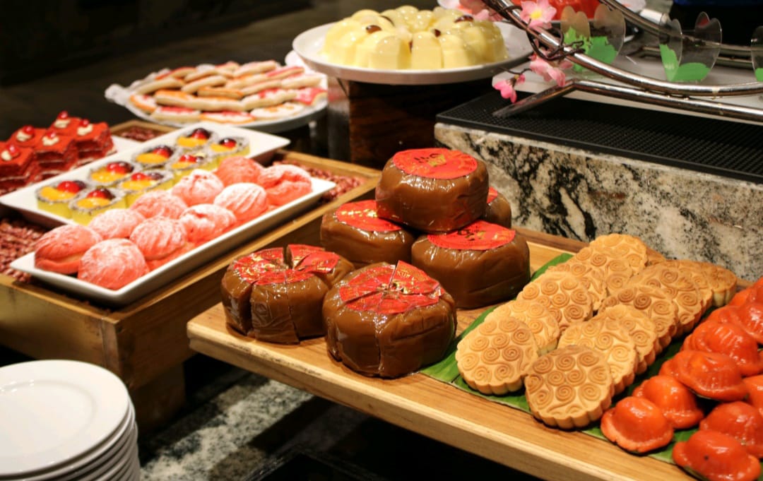 All You Can Eat Dinner yang menghadirkan beragam hidangan khas Imlek