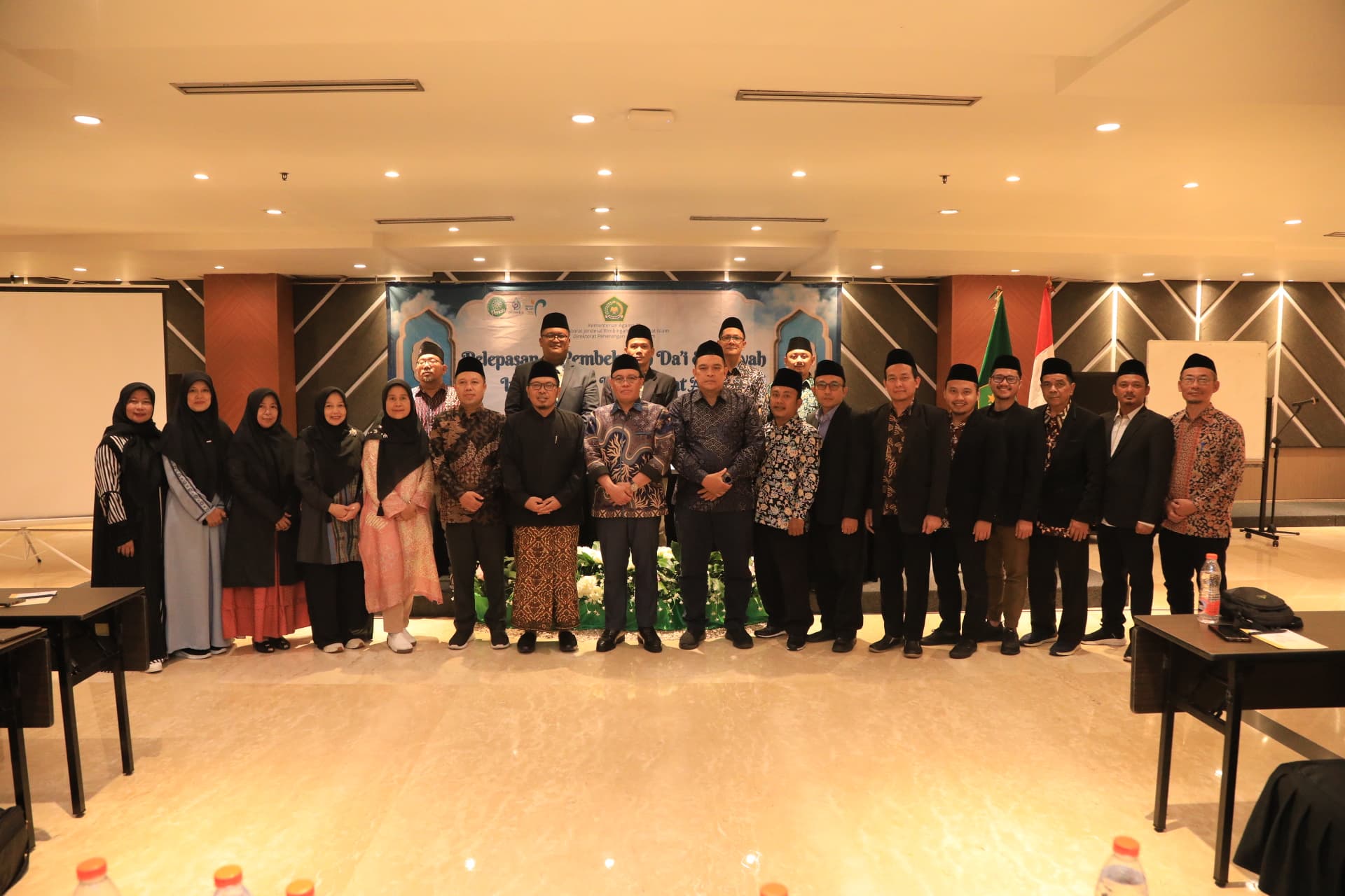 Kemenag Berangkatkan 20 Dai dan Daiyah ke Uni Emirat Arab