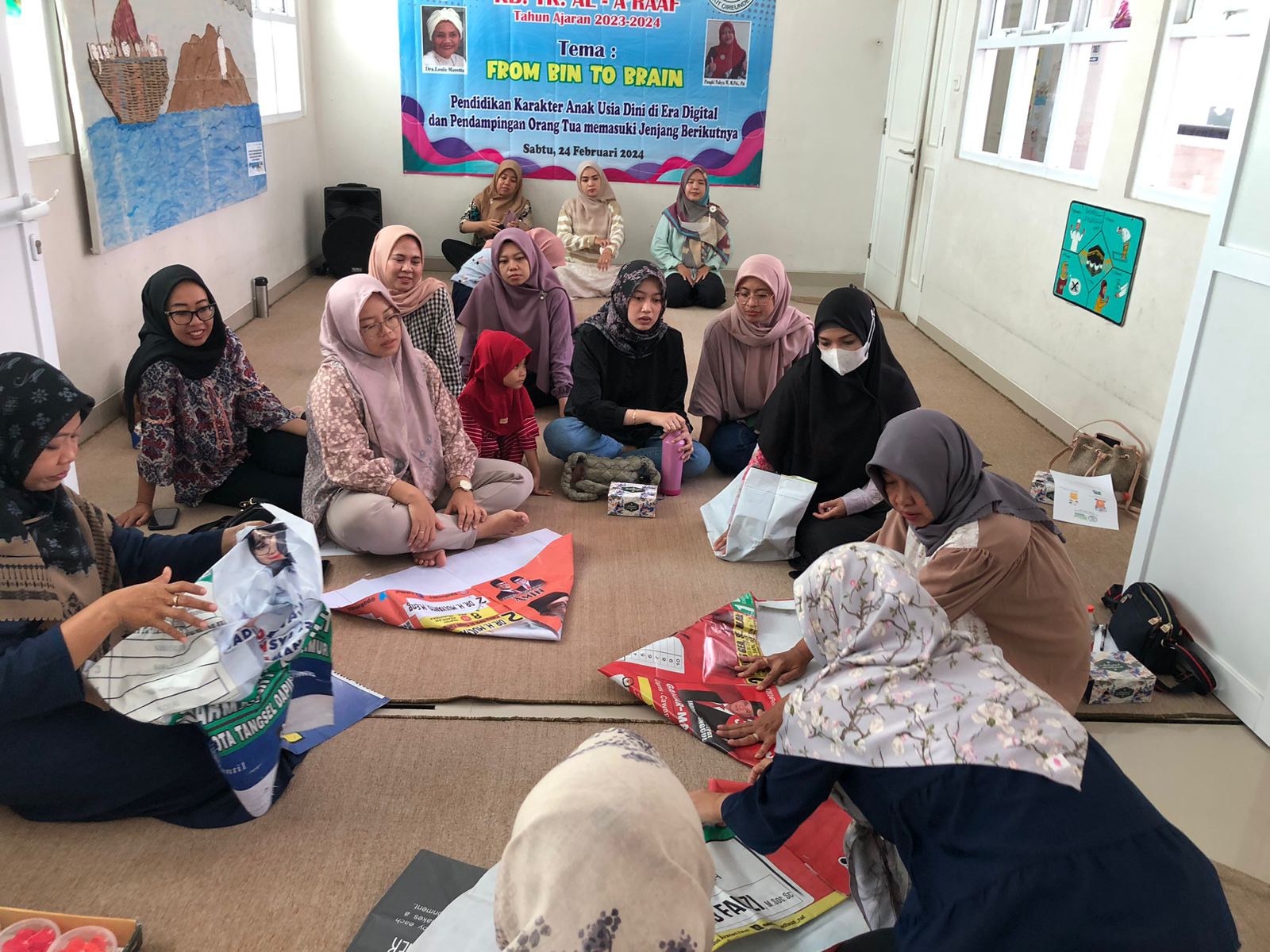 Hubungan yang baik antara sekolah dan masyarakat dibangun di atas prinsip-prinsip saling menghormati