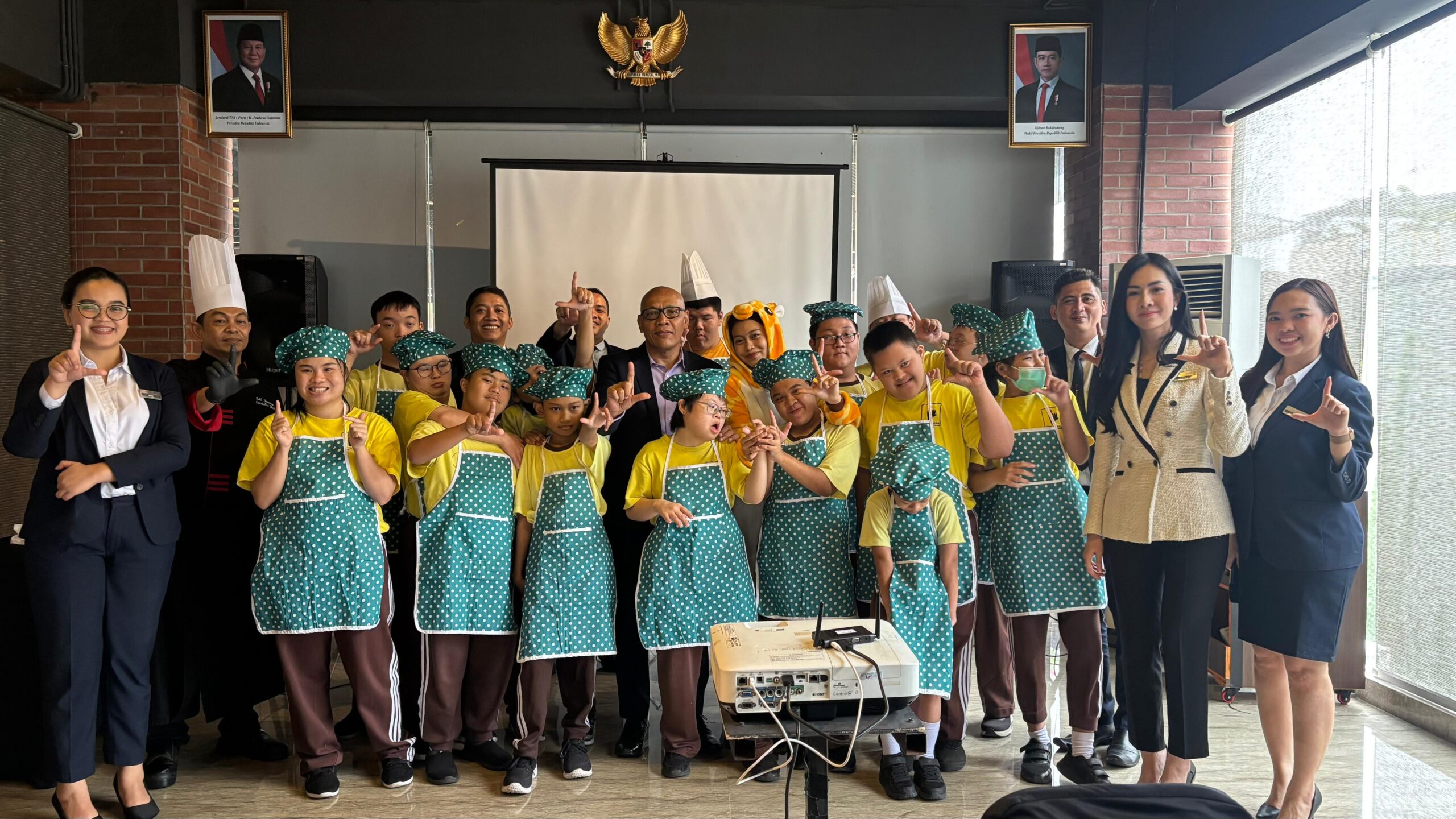 Kerja Sama Tim dan Gizi Seimbang: Kisah Manis CSR Luminor Hotel Pecenongan Bersama Anak Berkebutuhan Khusus
