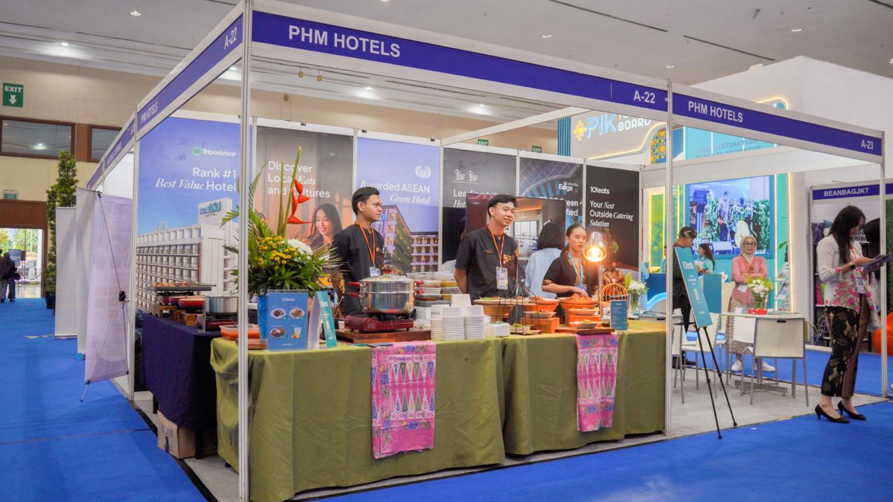 Selama pameran, PHM HOTELS menampilkan booth dengan konsep ‘Stay Better - Eat Local - Experience More’