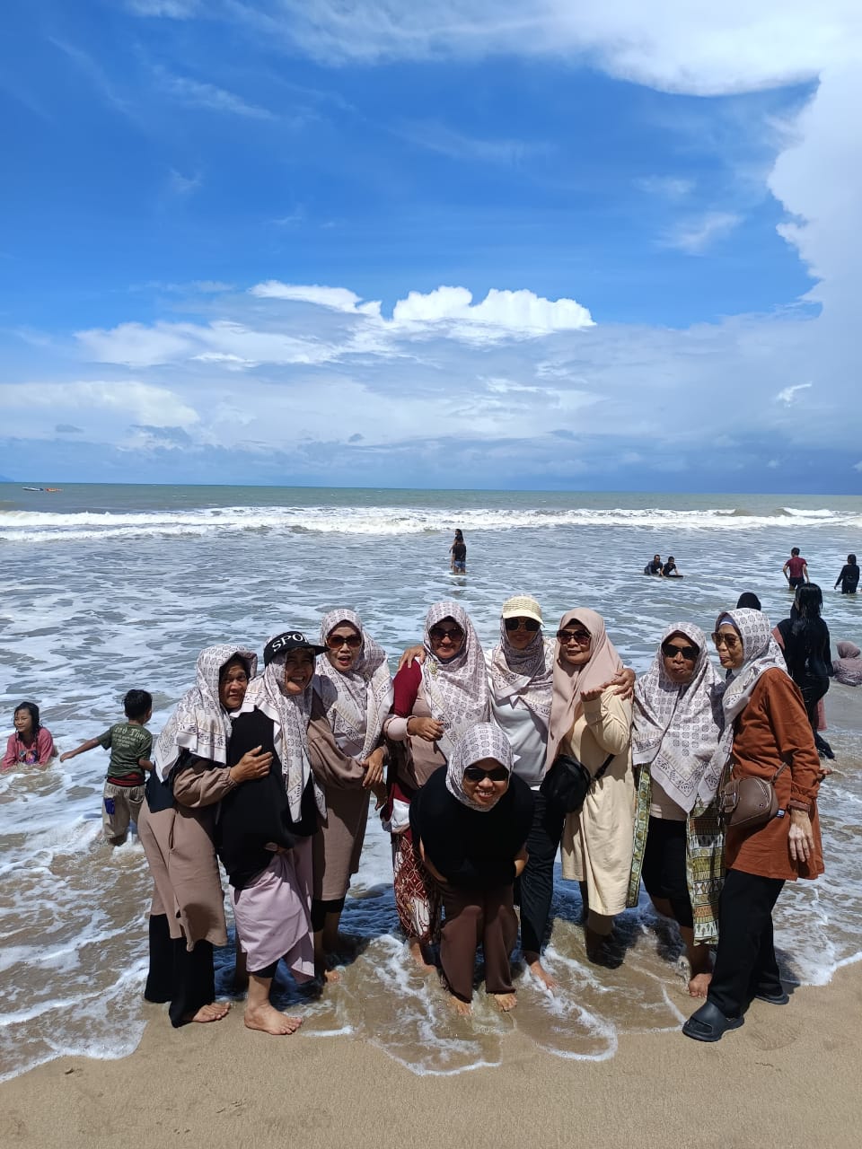 Paguyuban PRAKARSA adalah potret nyata dari kearifan lokal yang bertransformasi menjadi solidaritas