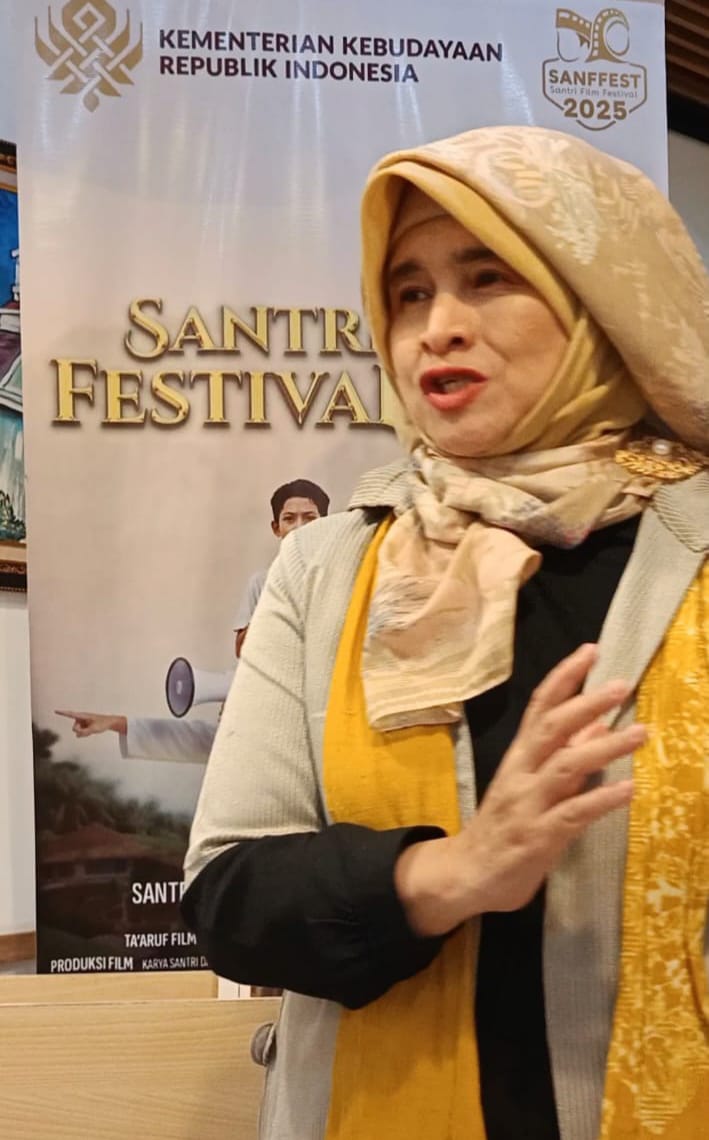 Ketua Komite SANFFEST, Neno Warisman, didampingi oleh Kang Fadhli Sapawie (Festival Director) dan Bang Ali (Perwakilan Milenial Pengorganisir Event)