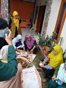 Pemanfaatan Limbah Kulit Singkong Jadi Produk Makanan Fungsional Dorong UMKM Cimenyan Naik Kelas