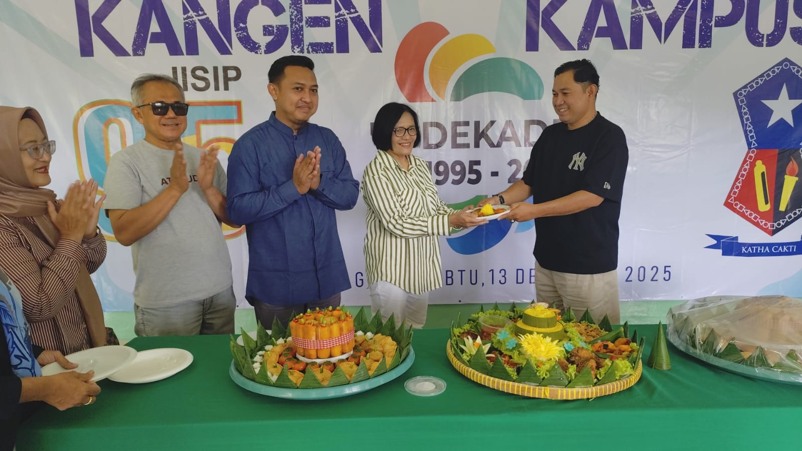Ketua Pelaksana Andre Dahlan ini mendapat sambutan hangat dari pihak kampus. Mewakili Rektor Dr. Ir. Ilham P. Hutasuhut, M. M., Dekan Fikom Nurlina Bangun menyampaikan apresiasi sekaligus pesan penting kepada para lulusan tiga dekade