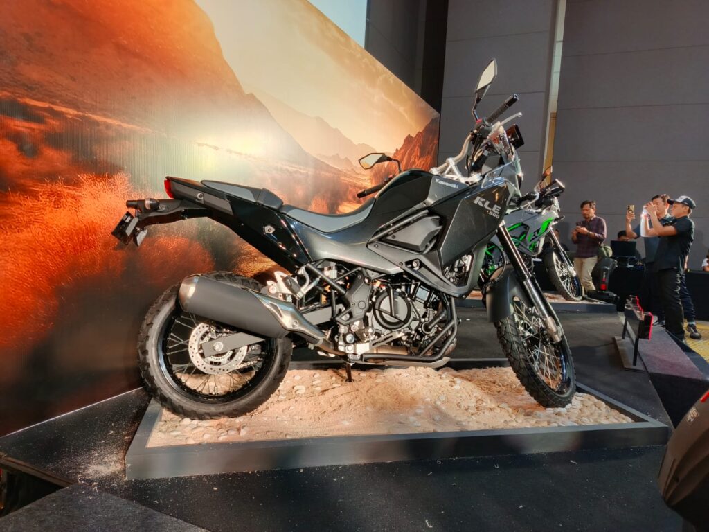 Siap Terjang Segala Medan: Kawasaki KLE500 Resmi Mengaspal di Indonesia!