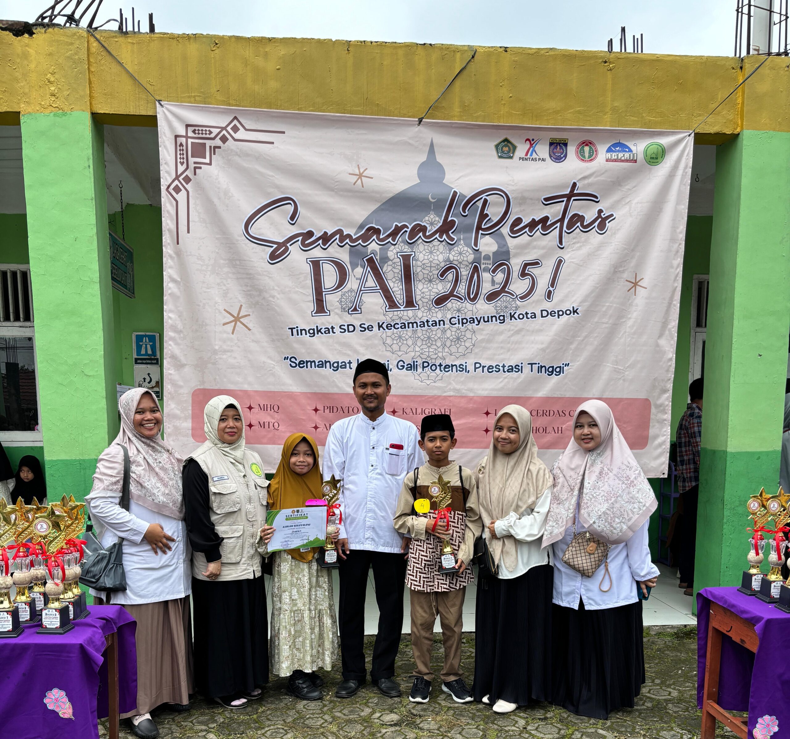 Lomba loketa tingkat kota Depok. SDIT Assalamah juara 1 MTQ putra dan juara 1 MTQ putri. MTQ putri aras nama Sarah Chaerani dan MTQ putra atas nama Humaidi Rasyid