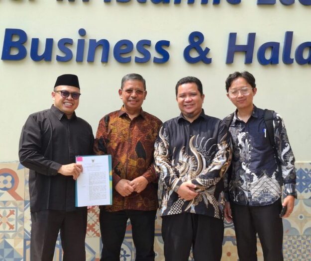 PENCAPAIAN BERSEJARAH: Dirjen Pendis Kemenag RI Serahkan SK Kelembagaan IAI Al-Fath di Kampus Tazkia Sentul